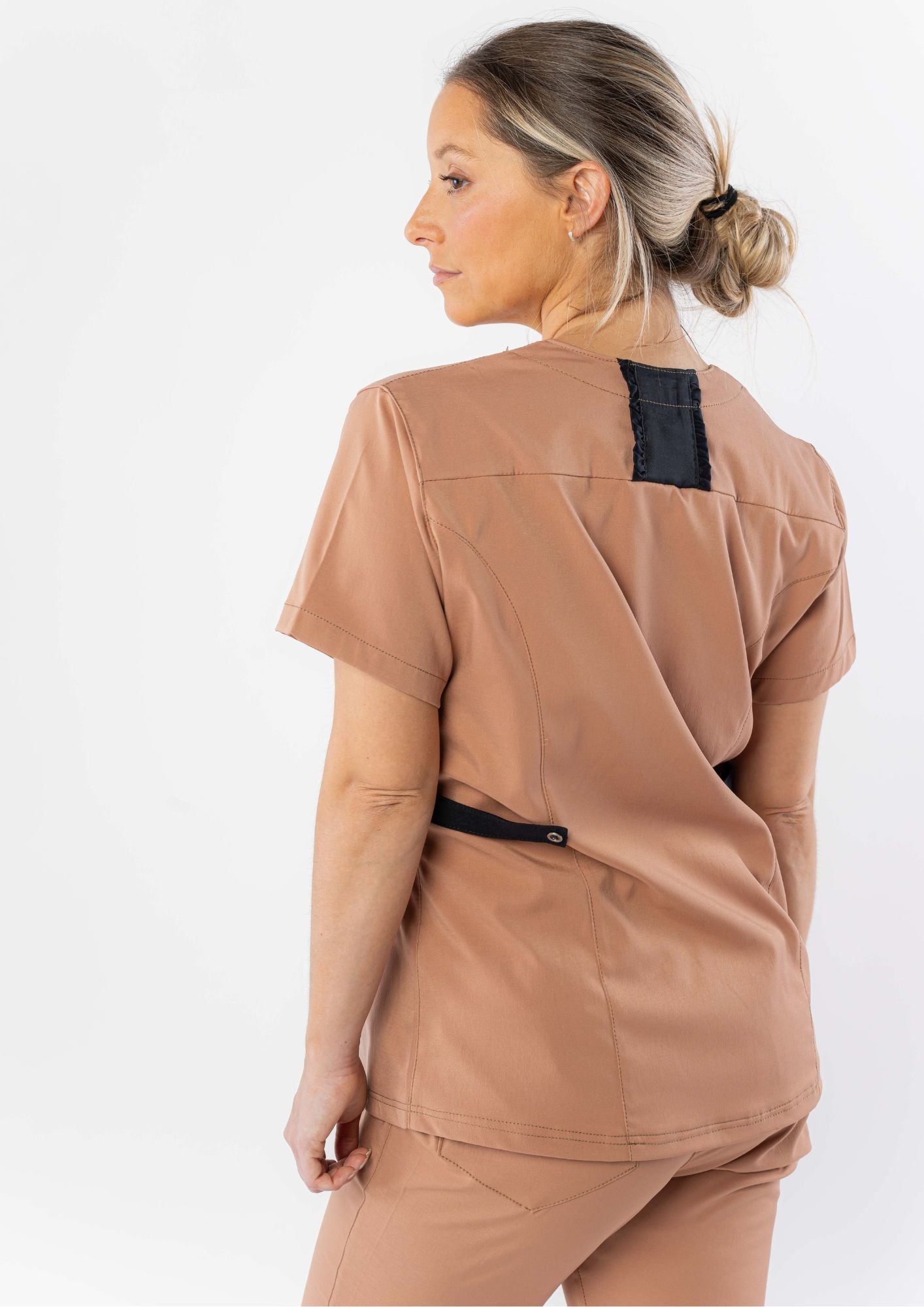 Equipo Raíz / Rosa viejo