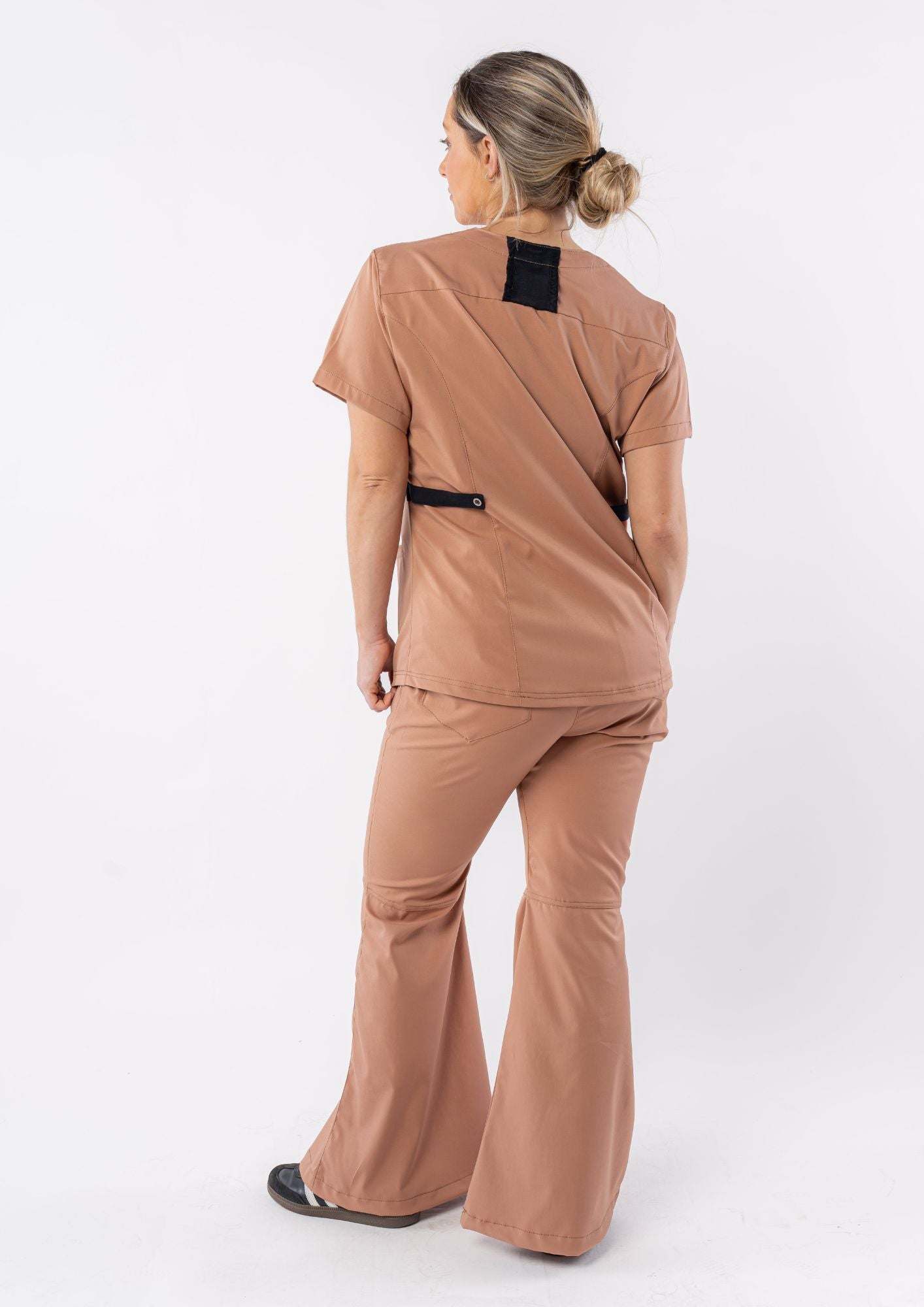 Equipo Raíz / Rosa viejo