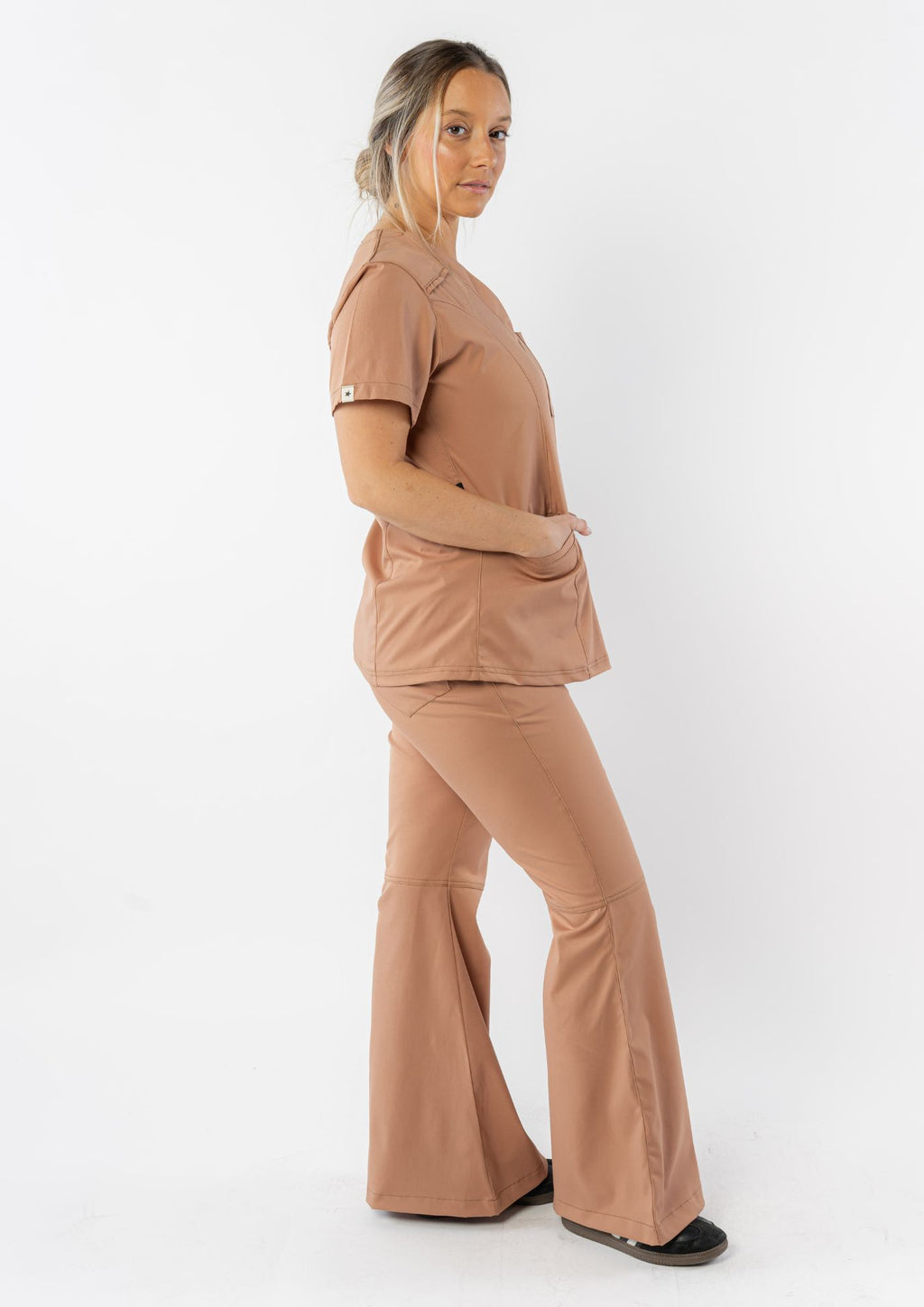 Equipo Raíz / Rosa viejo