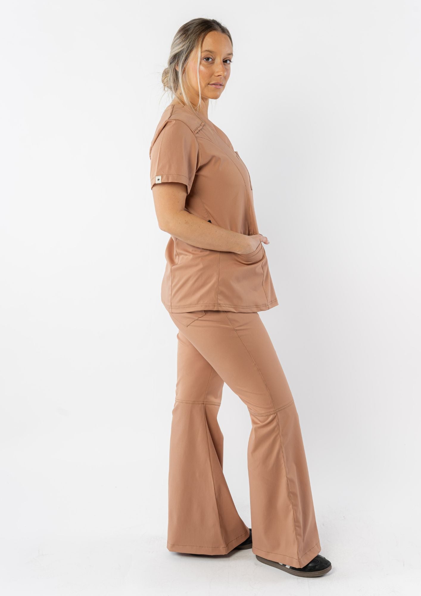 Equipo Raíz / Rosa viejo