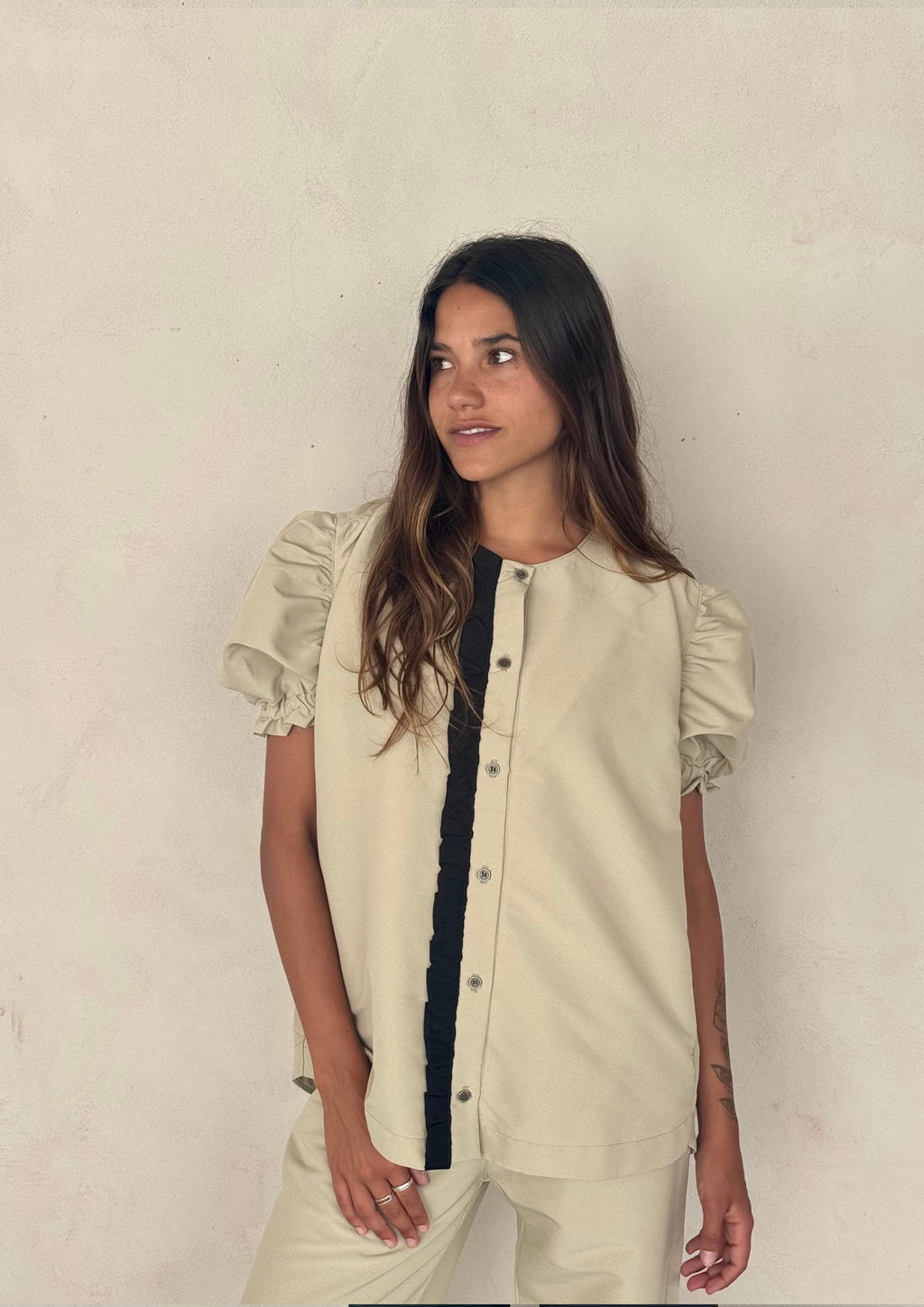 Casaca Alegría / Beige/Negro
