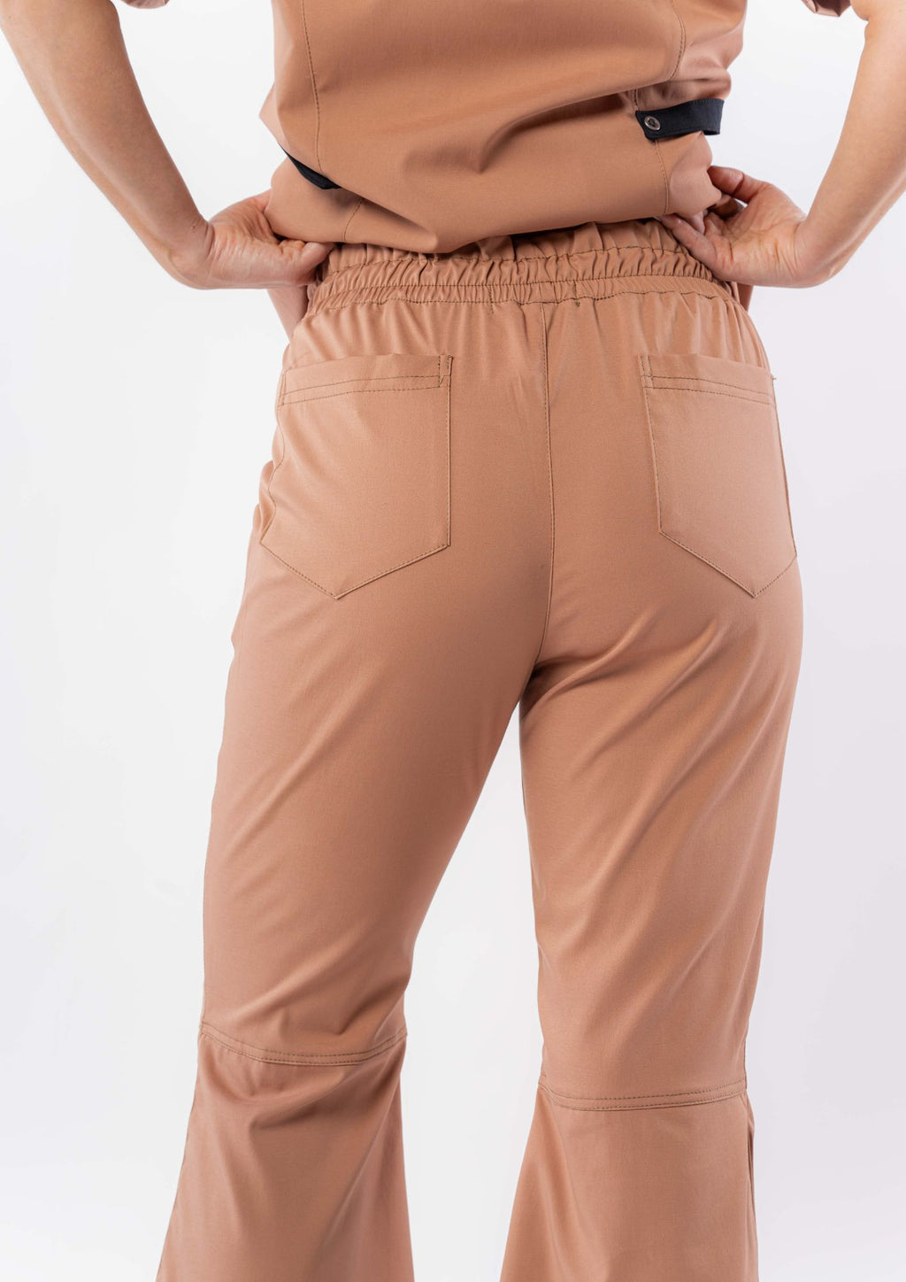 Equipo Raíz / Rosa viejo